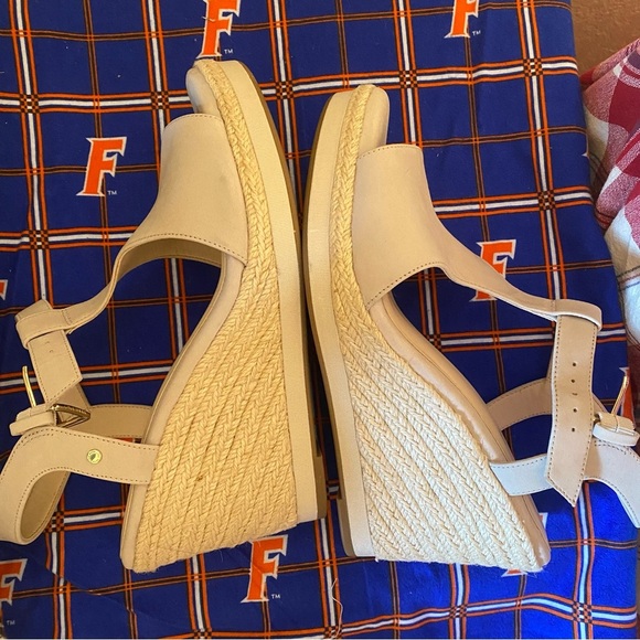 - - COLE HAAN NWOT Maddie Wedges upper leather Open Toe Size 8 - Picture 3 of 6